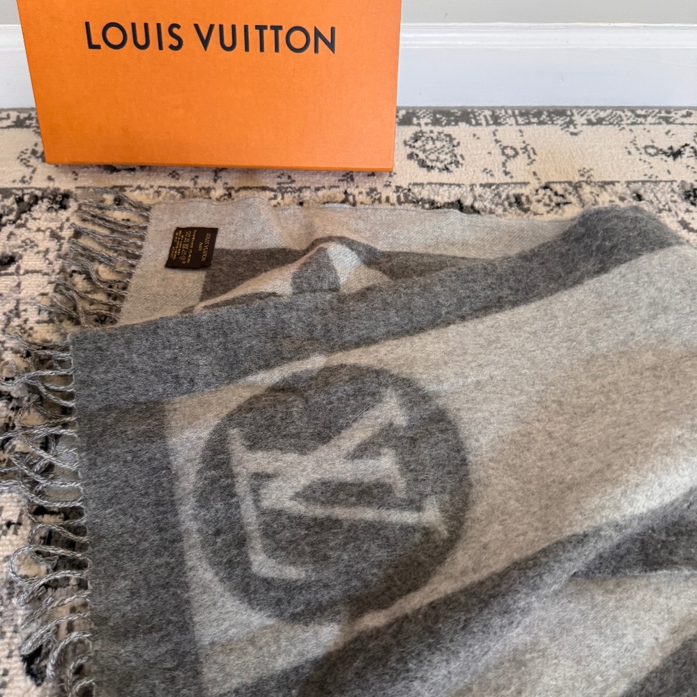 LV Cardiff Scarf